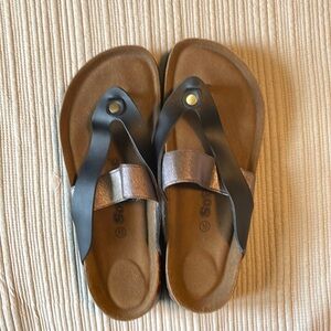 Brand New- SoftMoc women’s thong sandal